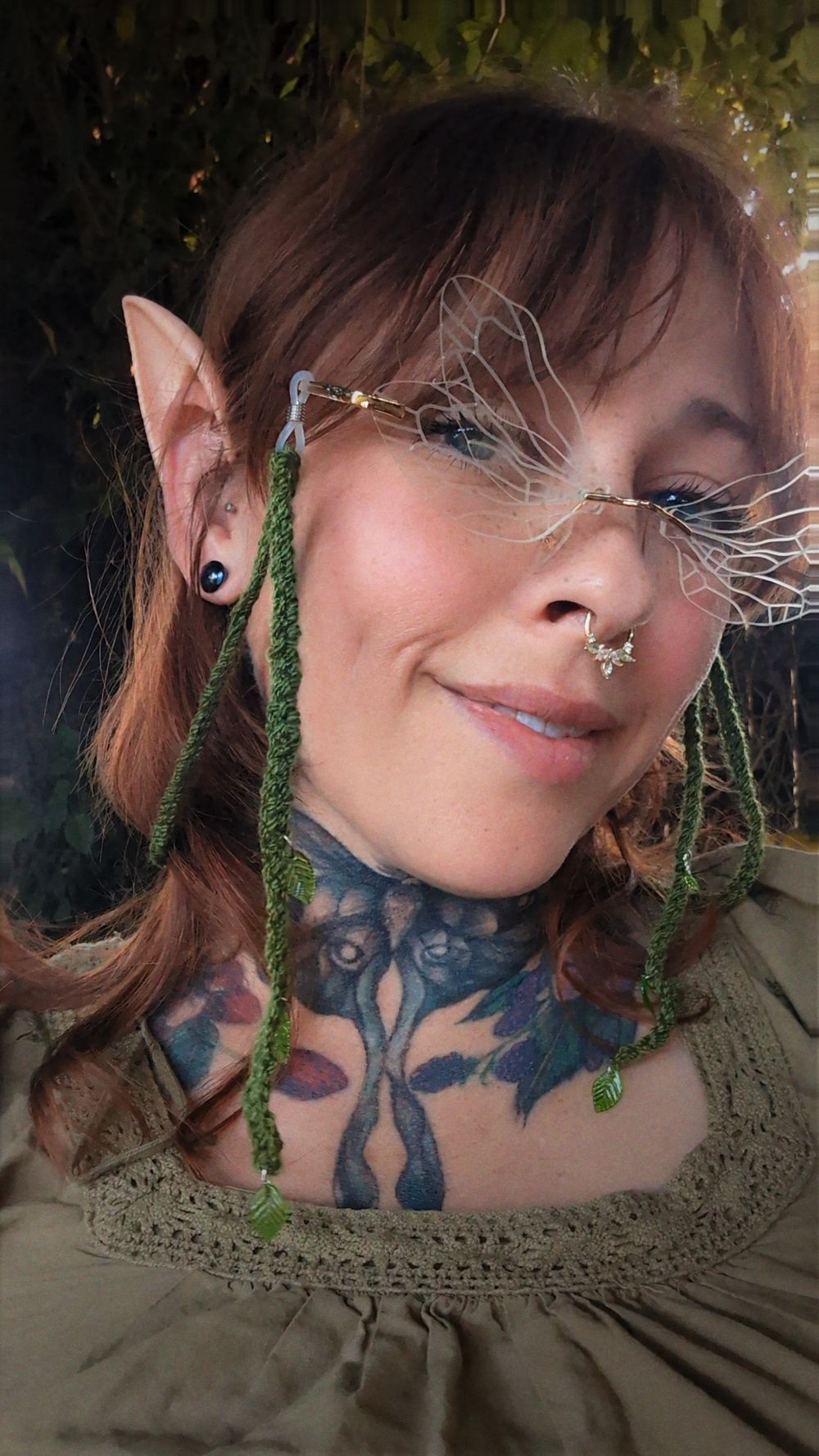 Green leaves eyeglass chain