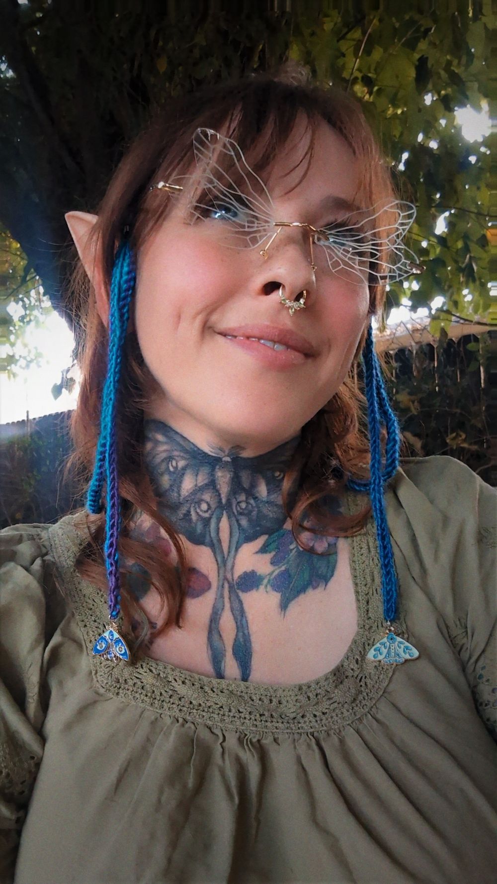 Double moth eyeglass chain in blues
